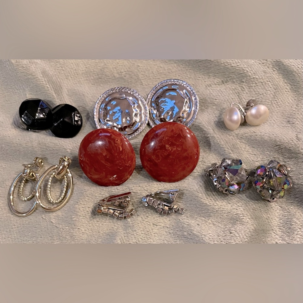 Lot of 7 Clip on and Screw Back Earrings.Silver & Gold Tones